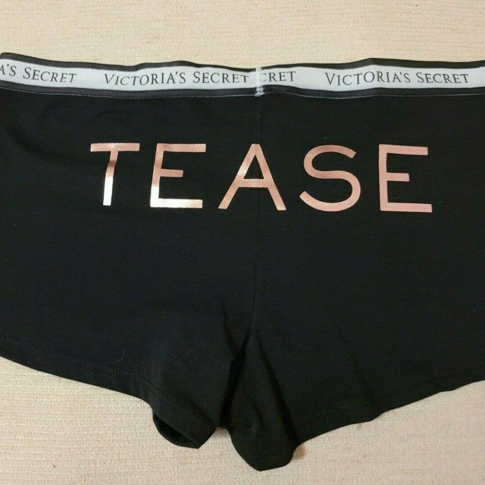 Victoria's Secret  TEASE Black Shortie 236